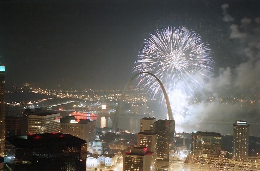 Gateway Arch rising above the St. Louis skyline and the Mississippi River